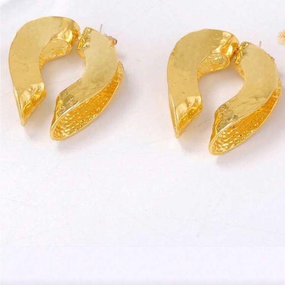 Zara Vintage Style Gold Irregular Earrings - Picture 4 of 7
